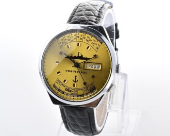 Soviet RAKETA perpetual calendar mechanical watch with rare Officer's dial!
