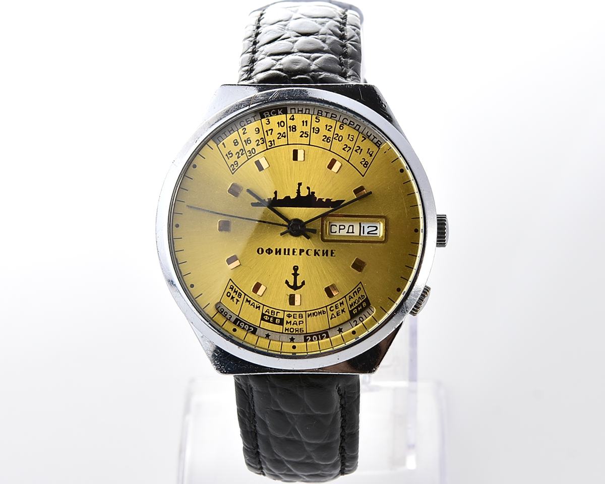 Soviet RAKETA perpetual calendar mechanical watch with rare Officer's dial!