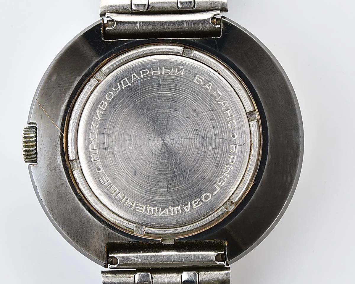 Vintage soviet RAKETA mechanical watch with day / date calendar
