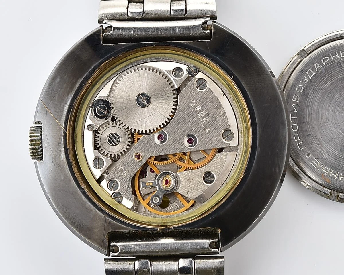 Vintage soviet RAKETA mechanical watch with day / date calendar