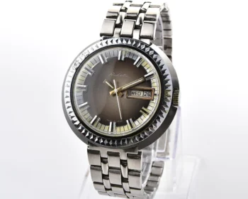 Vintage soviet RAKETA mechanical watch with day / date calendar