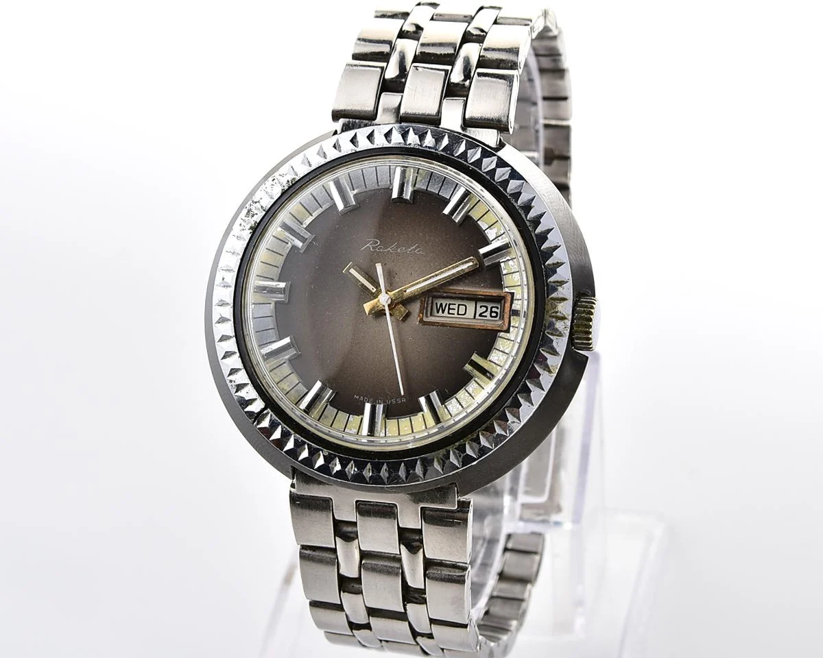 Vintage soviet RAKETA mechanical watch with day / date calendar