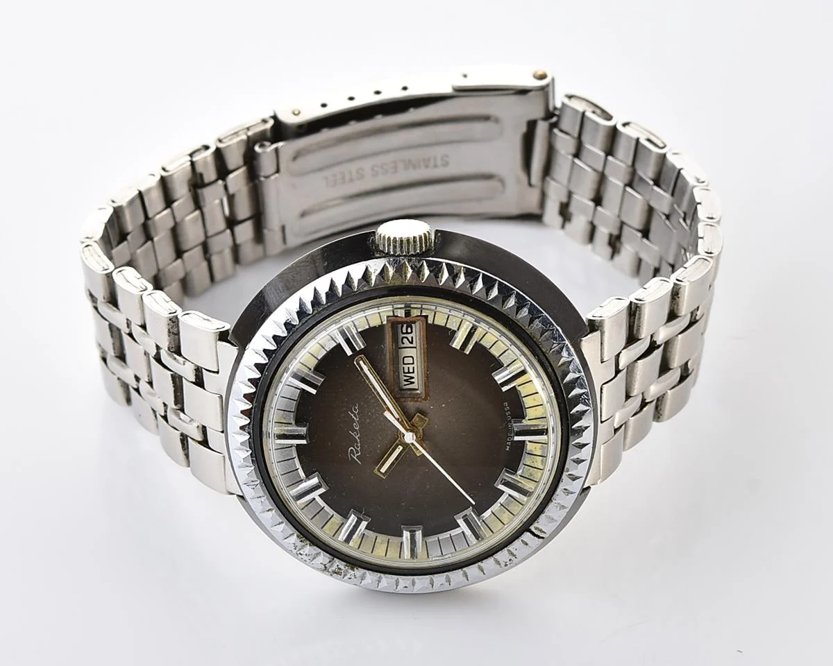 Vintage soviet RAKETA mechanical watch with day / date calendar