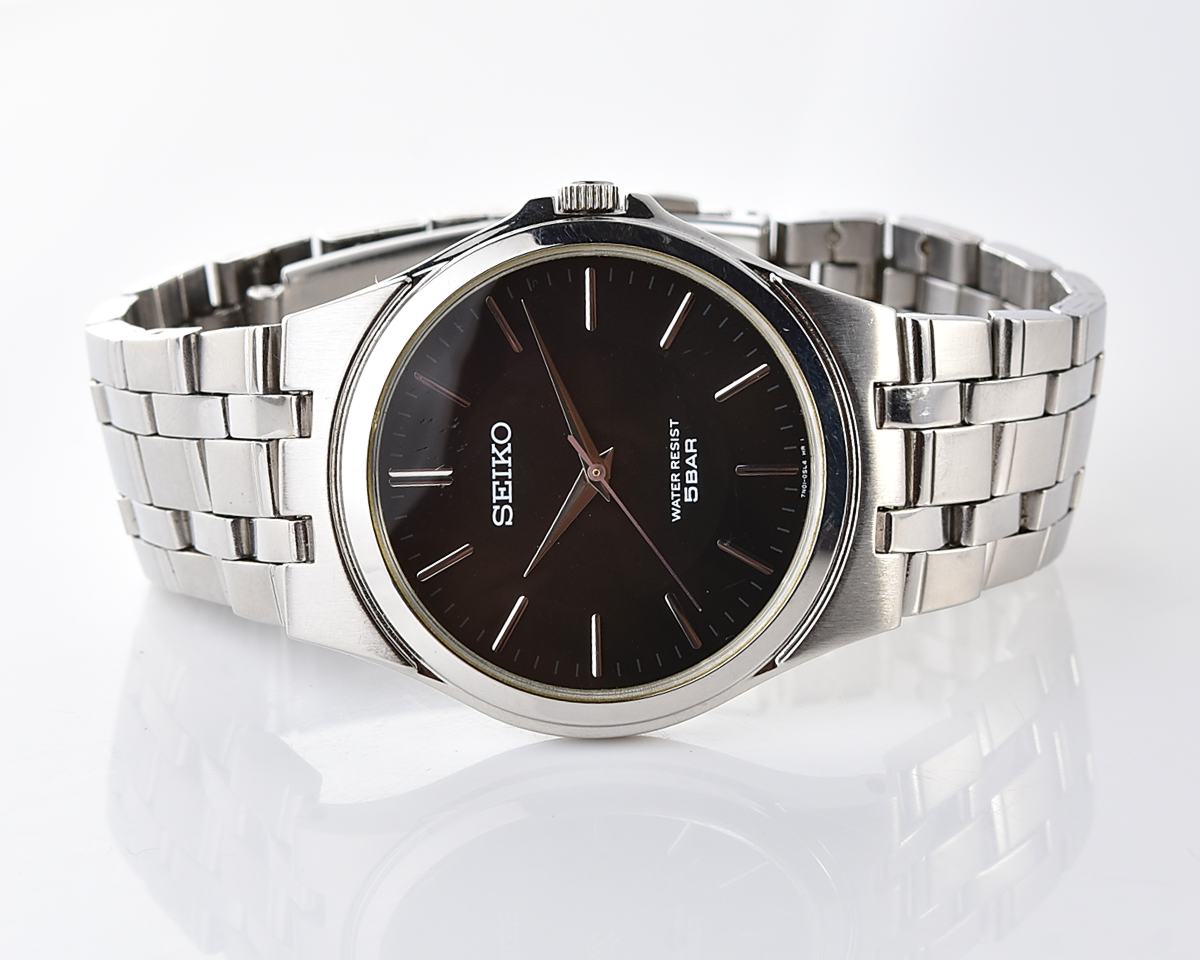 Vintage Seiko Quartz Dress Watch - Timeless Minimalist Elegance from the 1990s