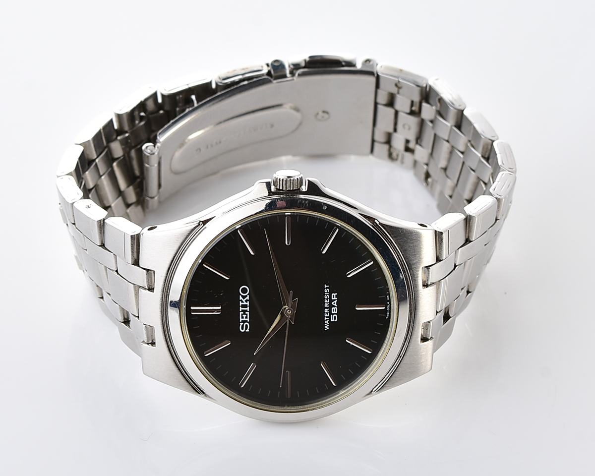 Vintage Seiko Quartz Dress Watch - Timeless Minimalist Elegance from the 1990s