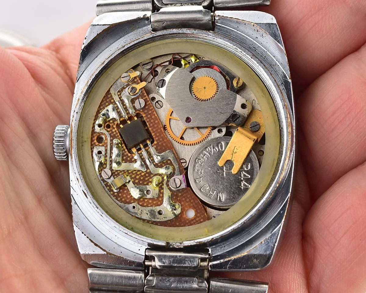 Soviet Slava quartz wristwatch with beautiful faceted crystal