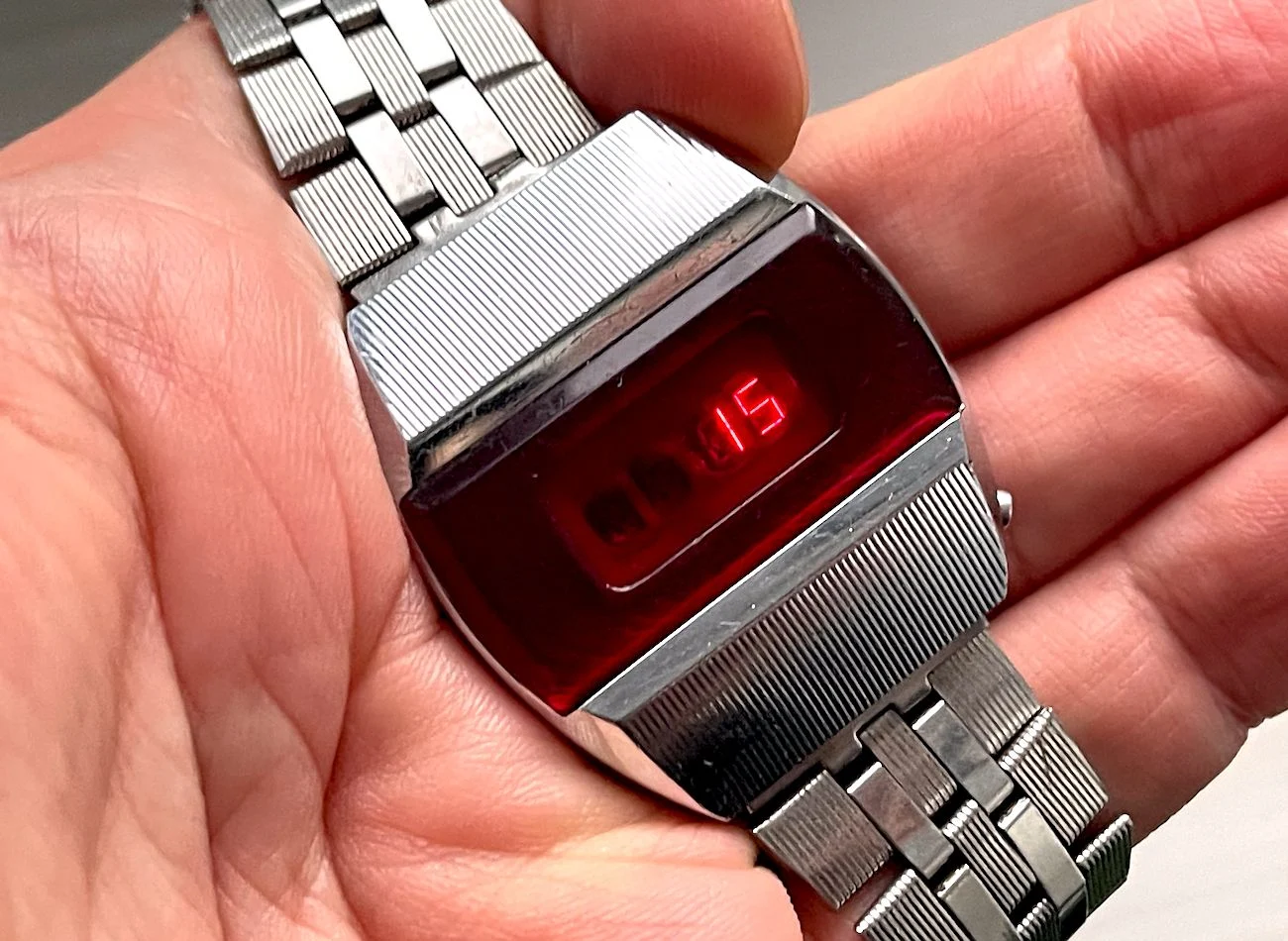 First Red LED Digital Vintage USSR Wristwatch Electronika E-1 Pulsar!