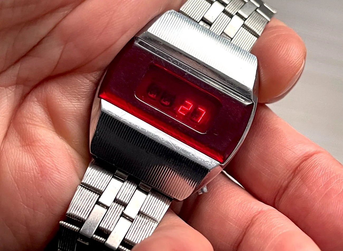 First Red LED Digital Vintage USSR Wristwatch Electronika E-1 Pulsar!