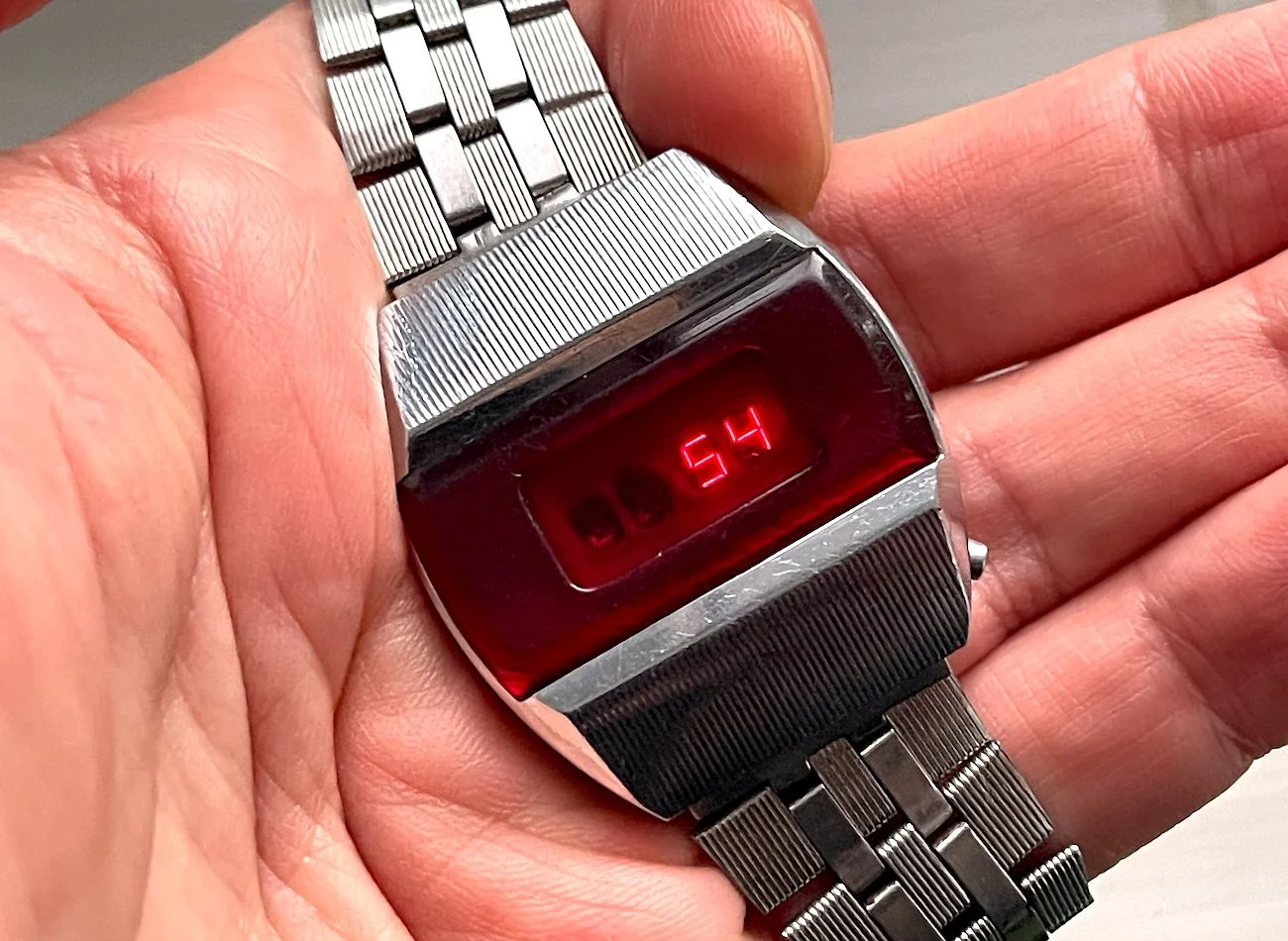 First Red LED Digital Vintage USSR Wristwatch Electronika E-1 Pulsar!