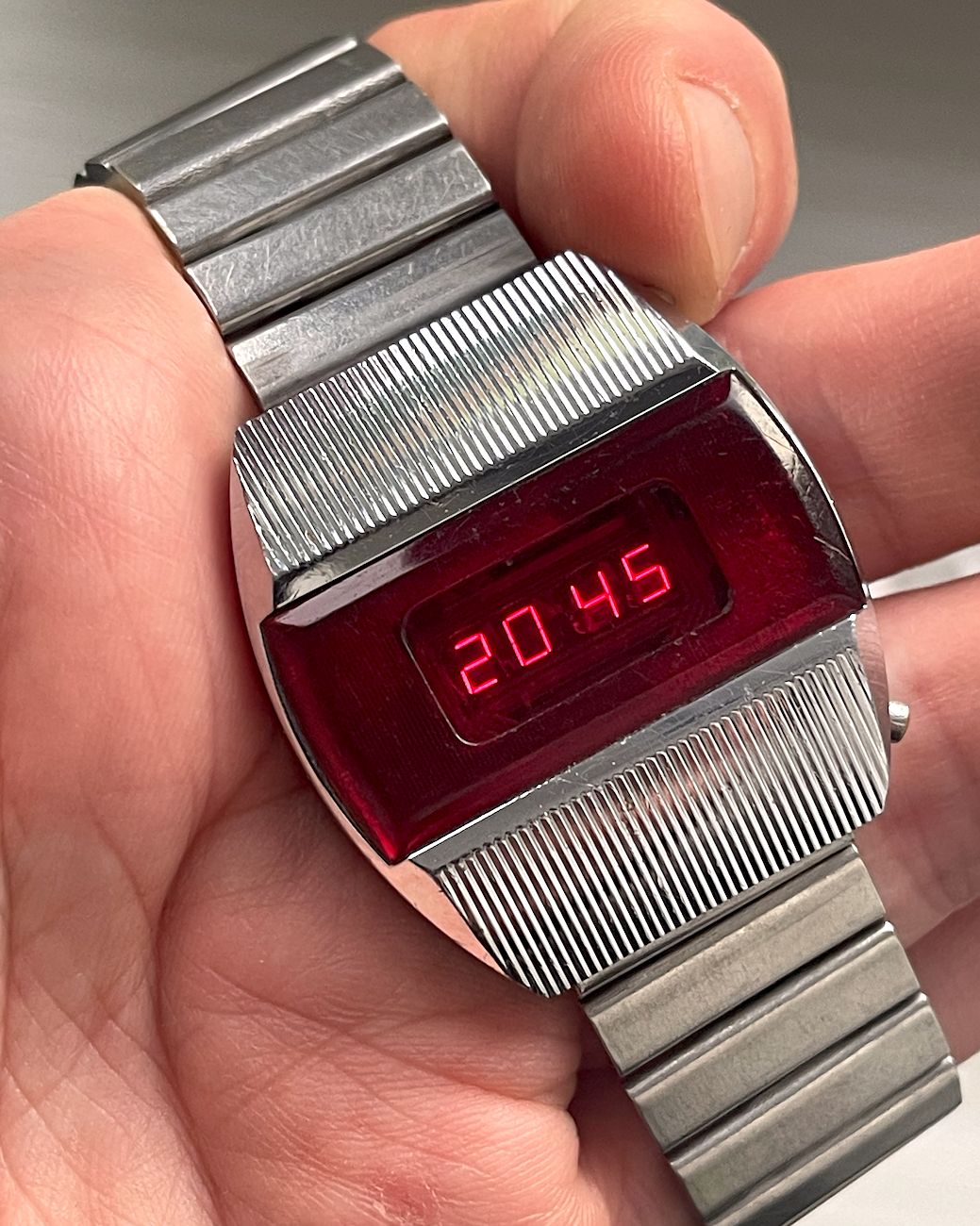 First RED LED Digital Vintage USSR Wristwatch Electronika E-1 Pulsar!