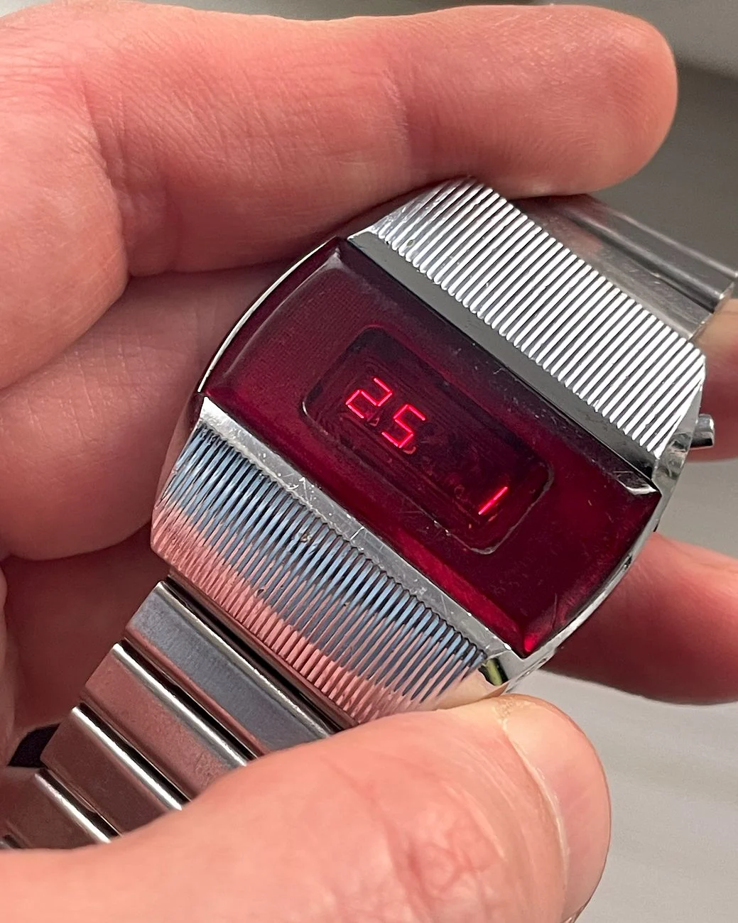 First Red LED Digital Vintage USSR Wristwatch Electronika E-1 Pulsar!