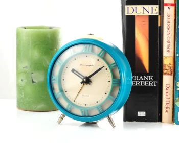 Yantar(or Jantar) vintage Soviet mechanical alarm clock - cerulean blue, 4.25 inches diameter