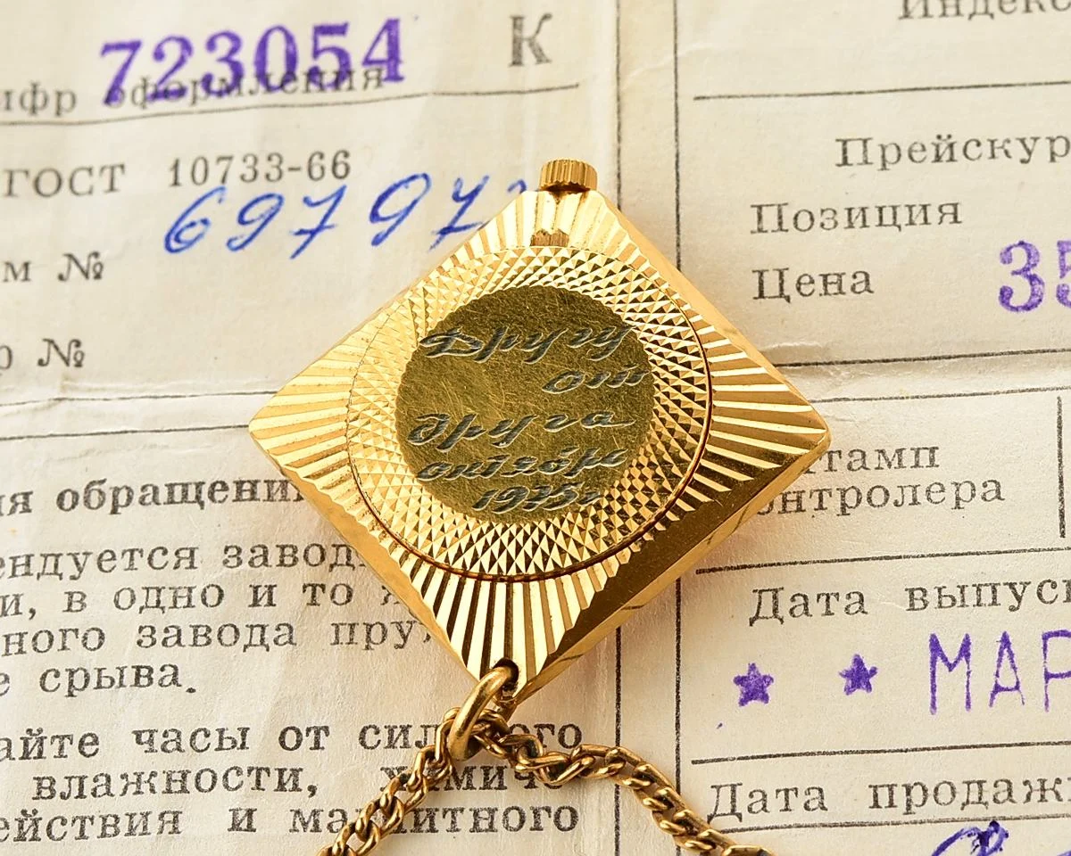 TIME CAPSULE: Chaika vintage Soviet mechanical watch-pendant for ladies