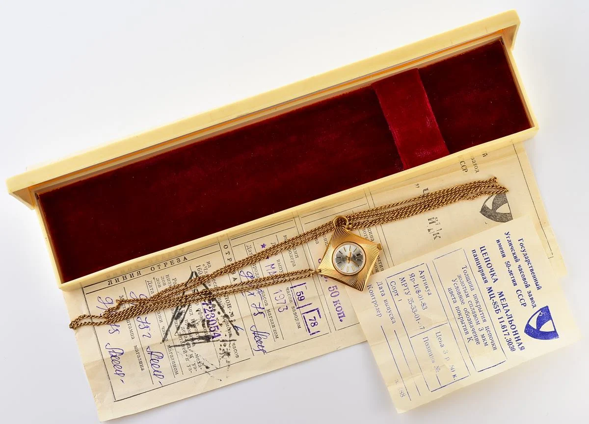 TIME CAPSULE: Chaika vintage Soviet mechanical watch-pendant for ladies