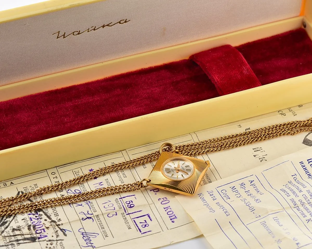 TIME CAPSULE: Chaika vintage Soviet mechanical watch-pendant for ladies