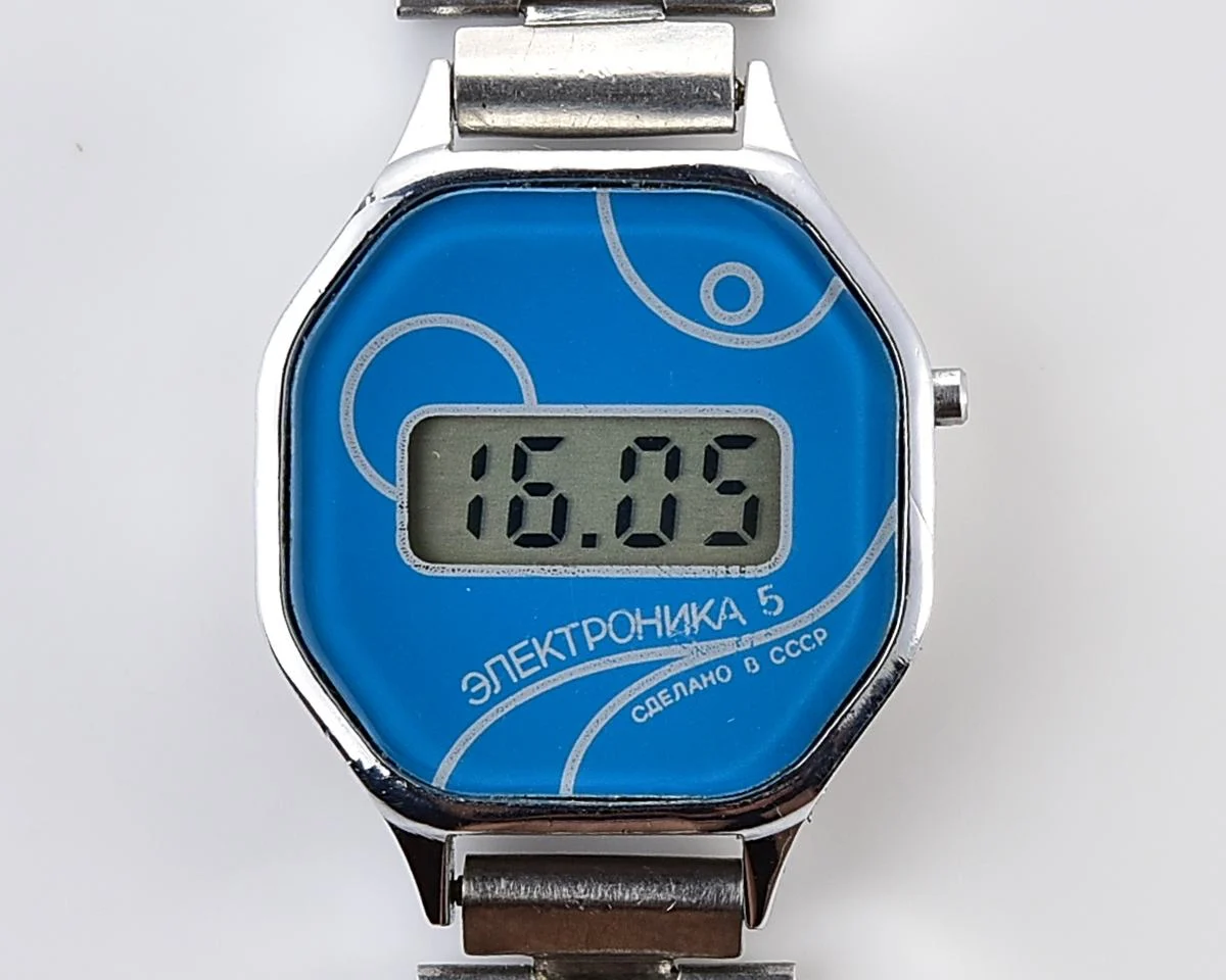 Digital vintage USSR wristwatch Electronika-5 with stainless steel bracelet for ladies