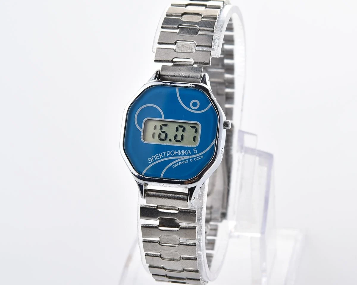 Digital vintage USSR wristwatch Electronika-5 with stainless steel bracelet for ladies