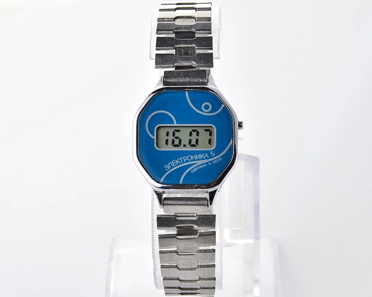Digital vintage USSR wristwatch Electronika-5 with stainless steel bracelet for ladies