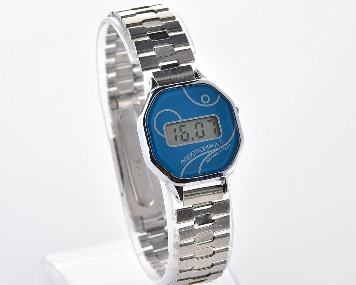Digital vintage USSR wristwatch Electronika-5 with stainless steel bracelet for ladies