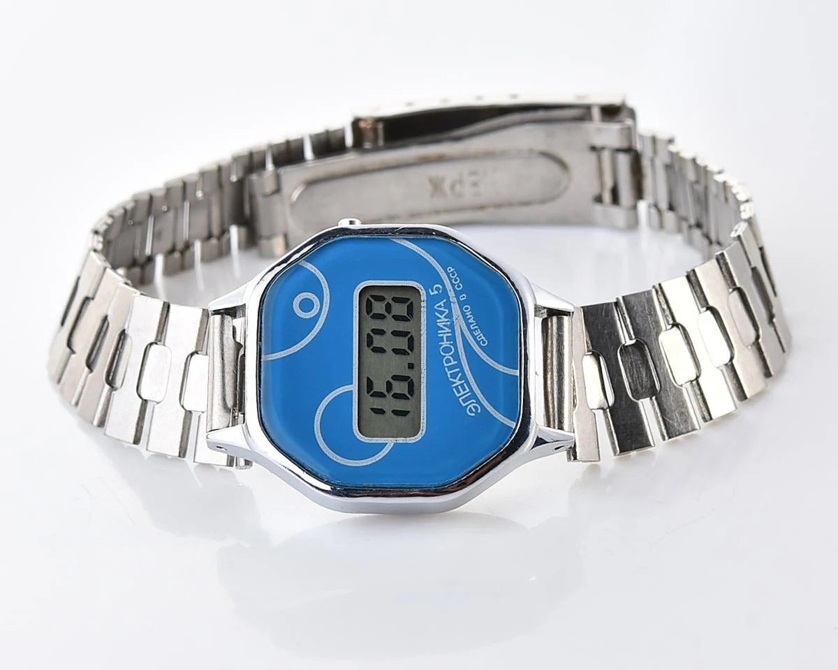 Digital vintage USSR wristwatch Electronika-5 with stainless steel bracelet for ladies