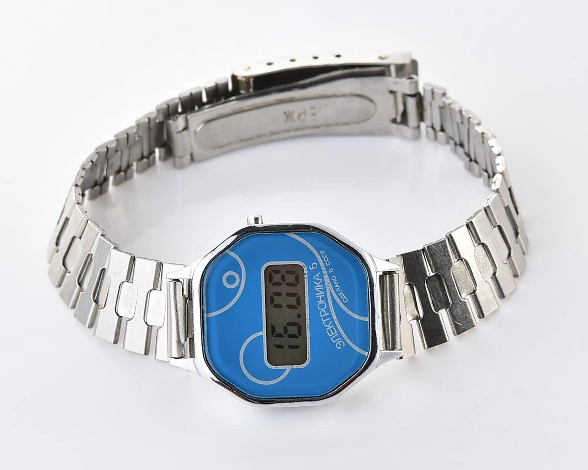 Digital vintage USSR wristwatch Electronika-5 with stainless steel bracelet for ladies