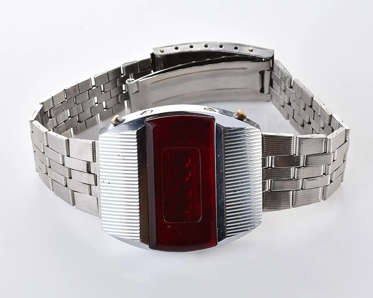 First Red LED Digital Vintage USSR Wristwatch Electronika E-1 Pulsar!