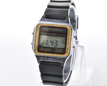 Excellent digital vintage wristwatch Electronika-5 - with three melodies!