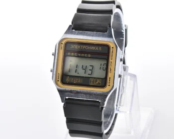 Excellent digital vintage wristwatch Electronika-5 - with three melodies!