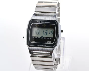Vintage USSR digital watch Electronika 5 with stainless steel bracelet