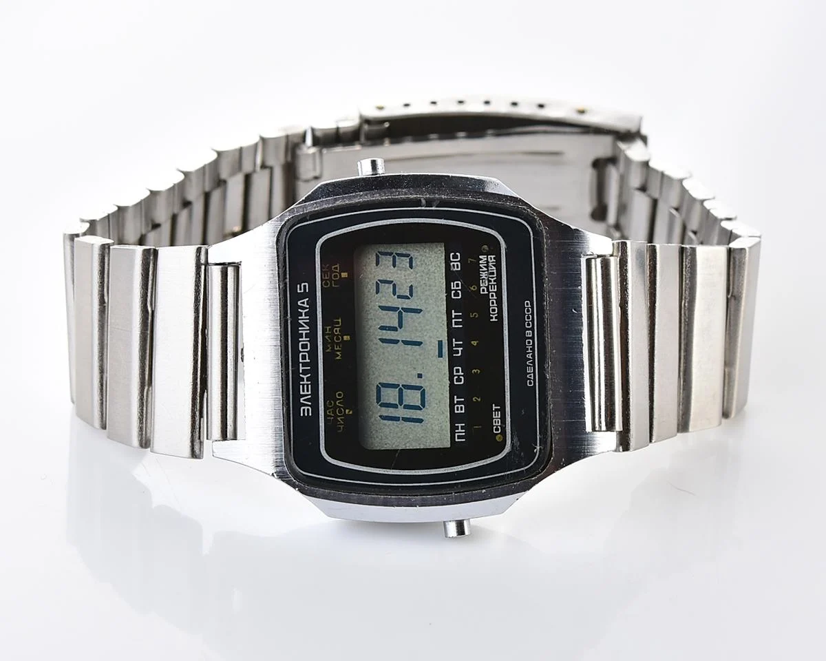 Vintage USSR digital watch Electronika 5 with stainless steel bracelet