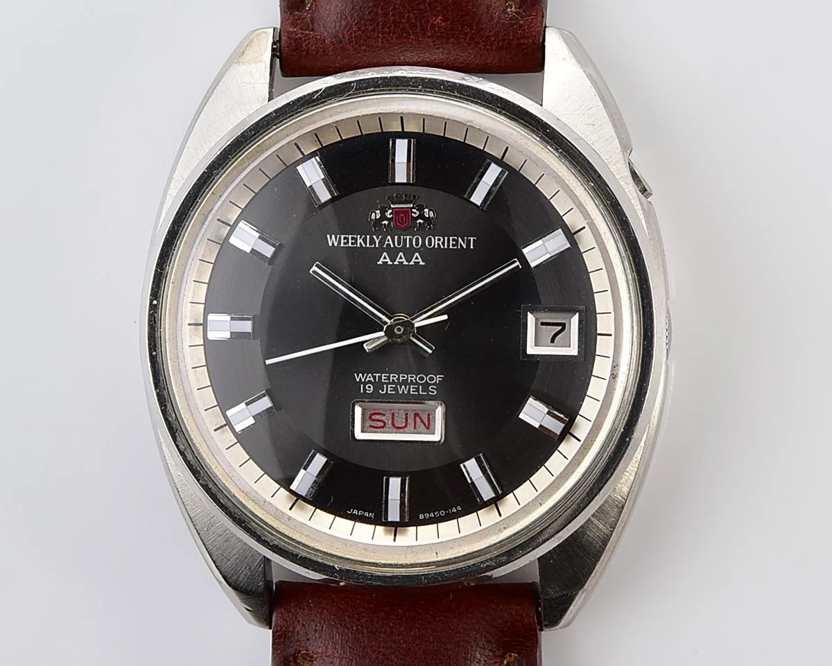 Vintage Orient Weekly Auto AAA Swimmer – Charcoal Sunburst Day-Date Automatic from the 1960s