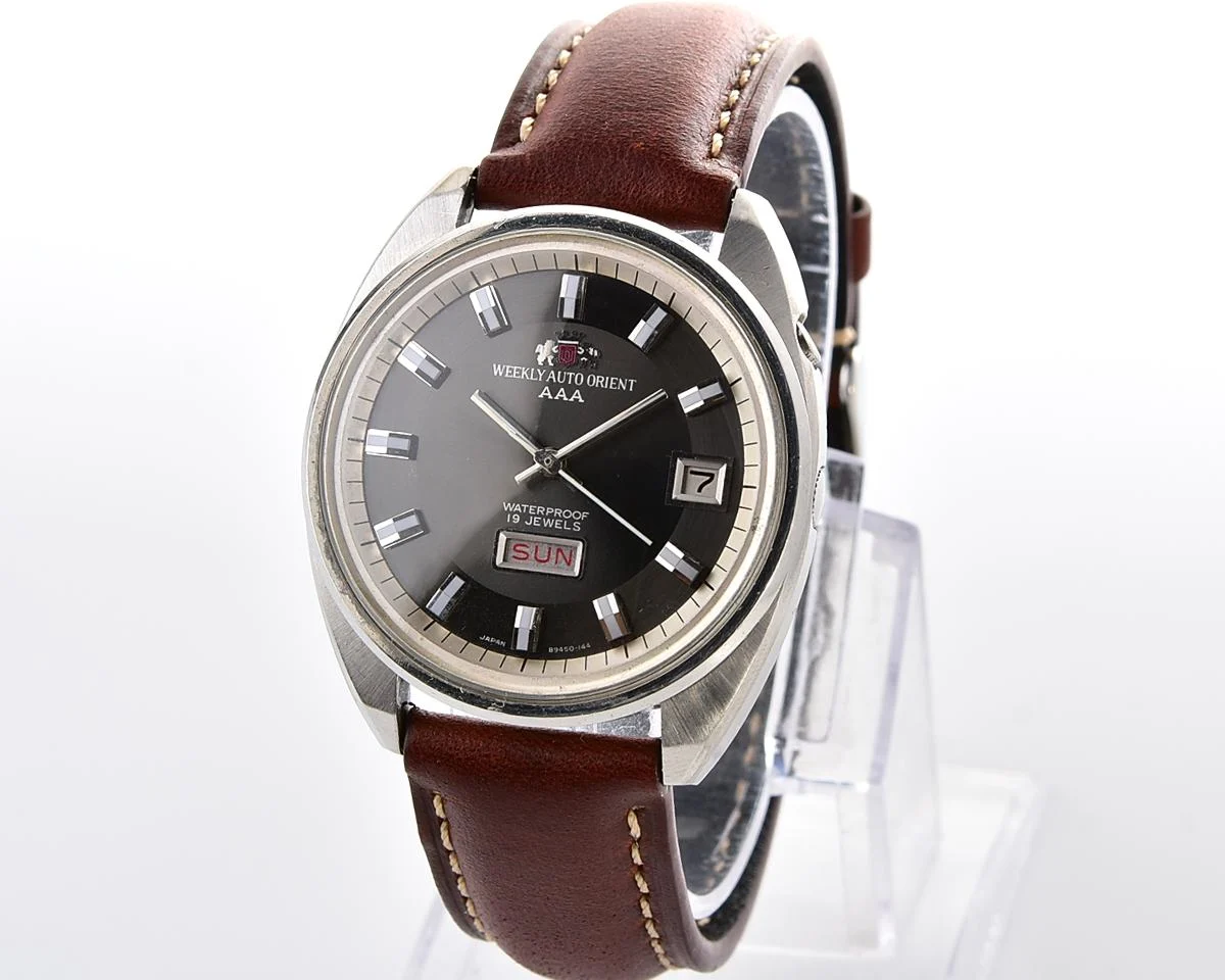 Vintage Orient Weekly Auto AAA Swimmer – Charcoal Sunburst Day-Date Automatic from the 1960s