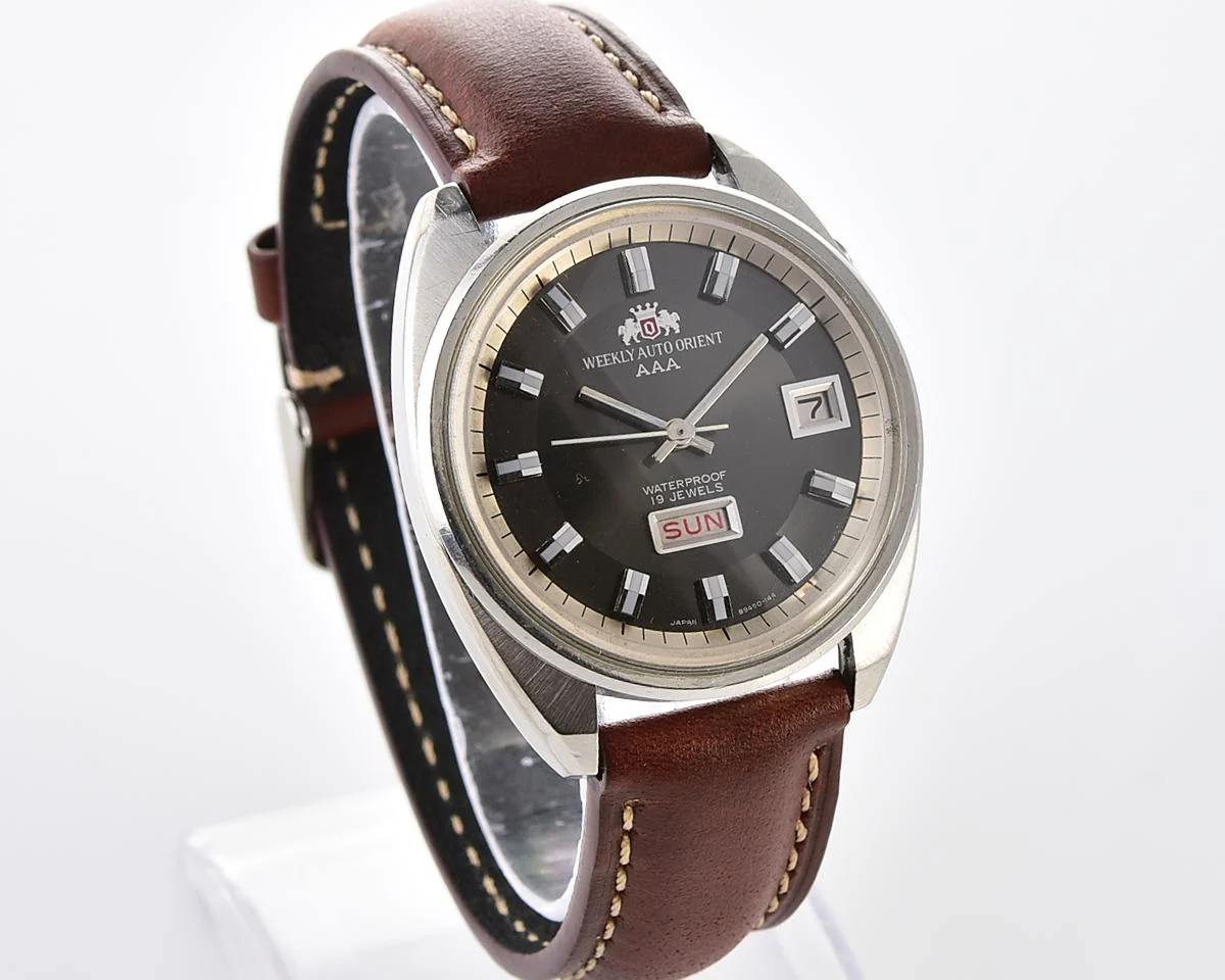 Vintage Orient Weekly Auto AAA Swimmer – Charcoal Sunburst Day-Date Automatic from the 1960s
