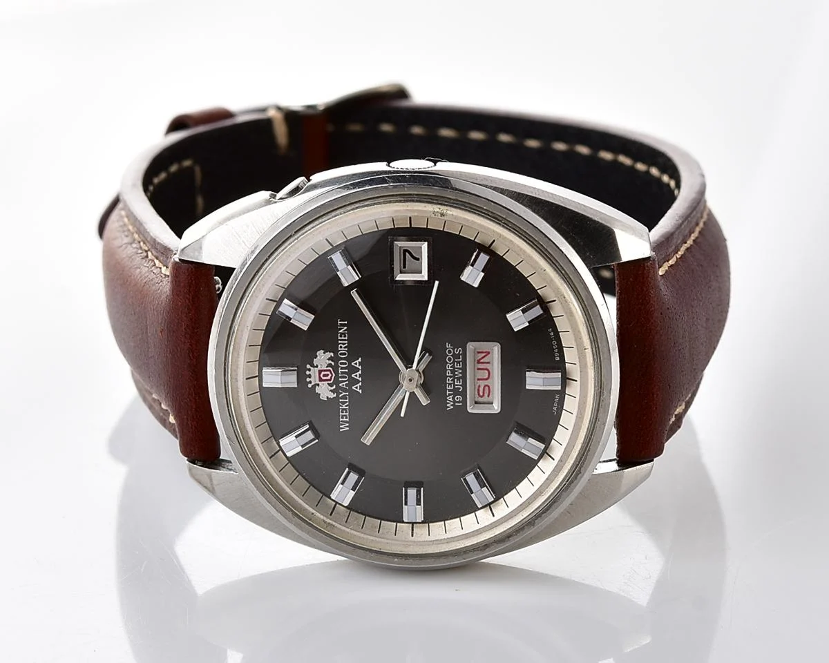 Vintage Orient Weekly Auto AAA Swimmer – Charcoal Sunburst Day-Date Automatic from the 1960s