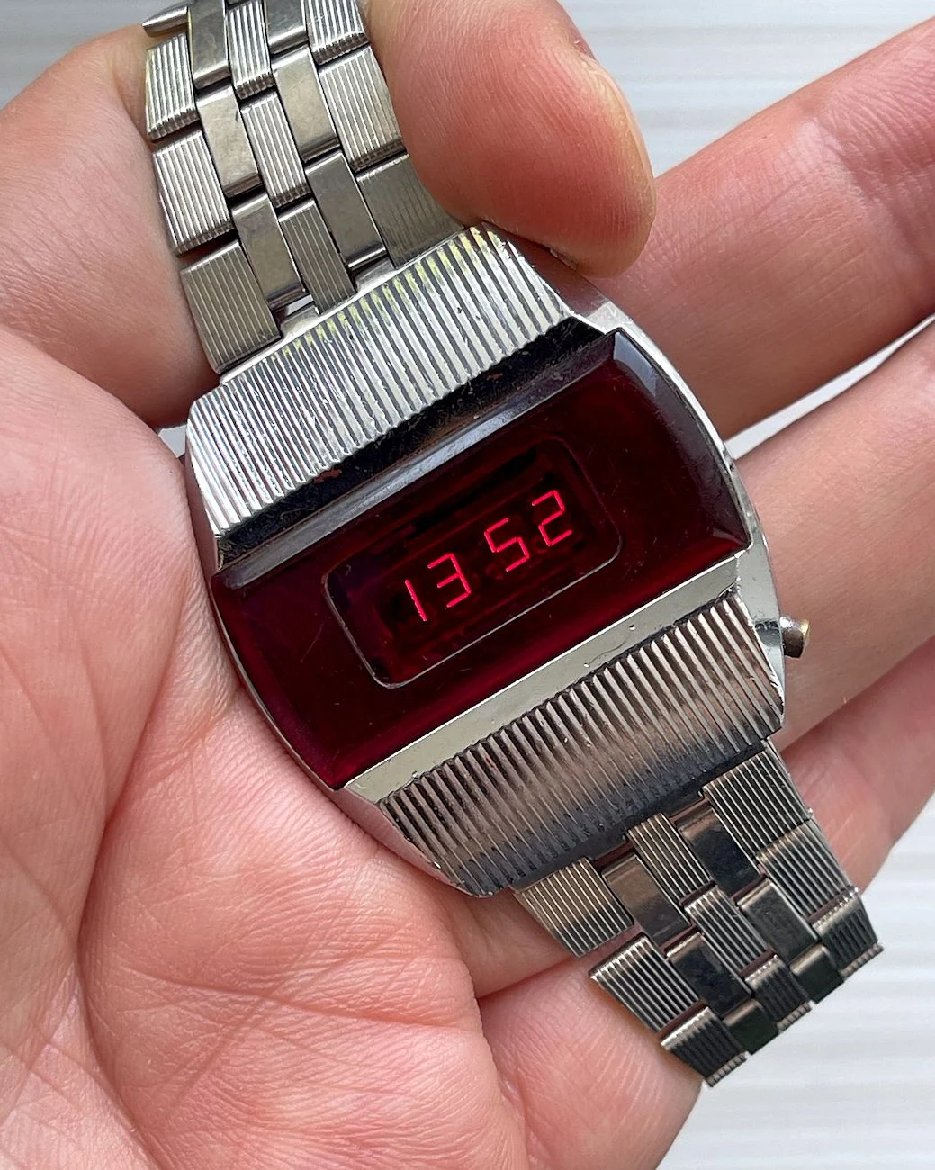 First Red LED Digital Vintage USSR Wristwatch Electronika E-1 Pulsar!