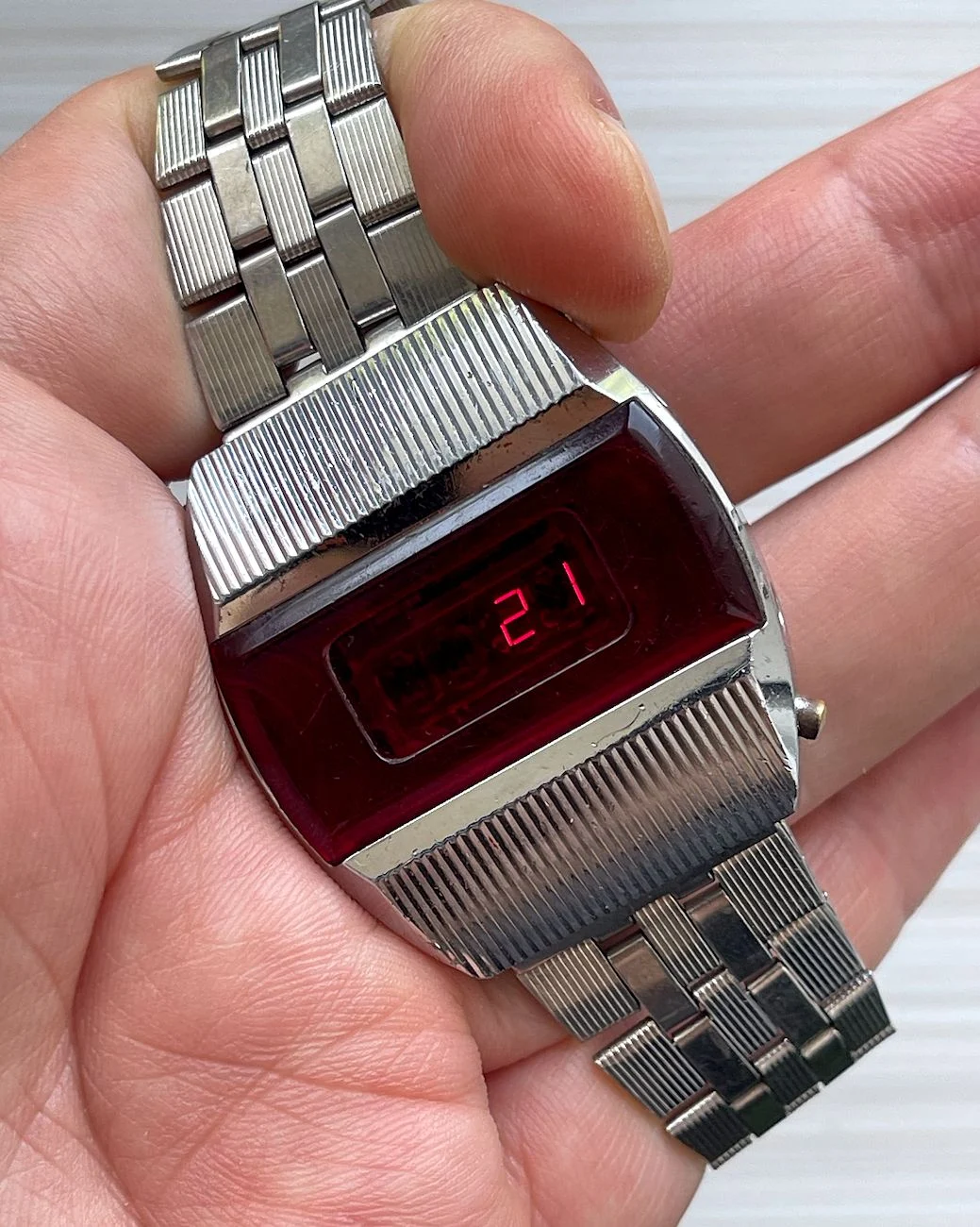 First Red LED Digital Vintage USSR Wristwatch Electronika E-1 Pulsar!