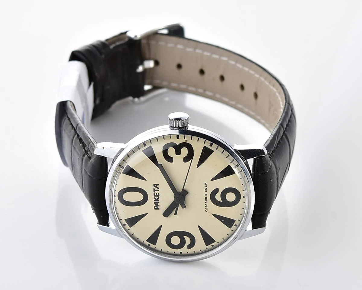 Vintage Soviet Raketa "big zero" - the illusive smaller version!