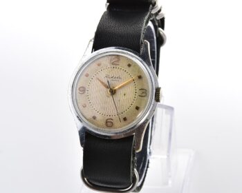 Soviet RAKETA Baltica vintage mechanical watch with NATO leather strap!
