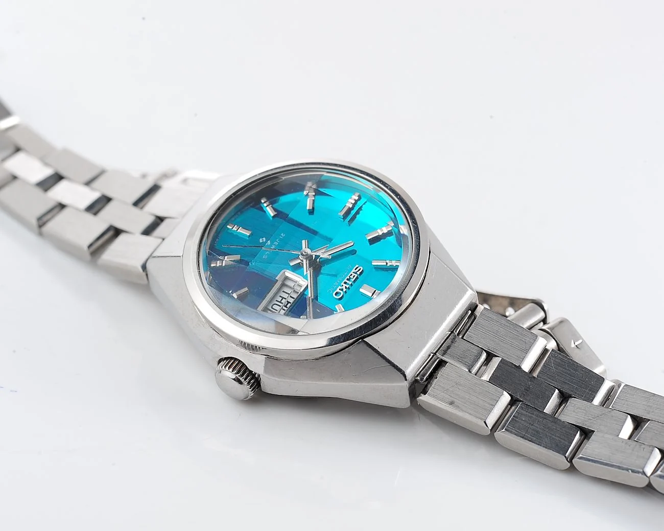 Vintage Seiko 5 "Cut Glass" Turquoise Blue Dial Day-Date Automatic from May 1974