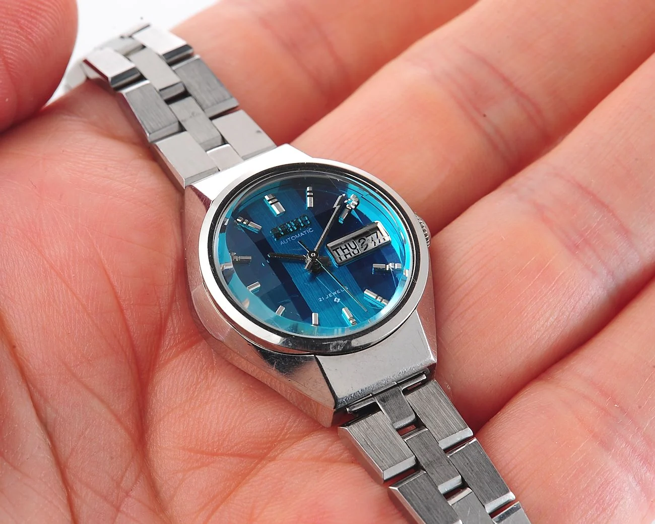 Vintage Seiko 5 "Cut Glass" Turquoise Blue Dial Day-Date Automatic from May 1974
