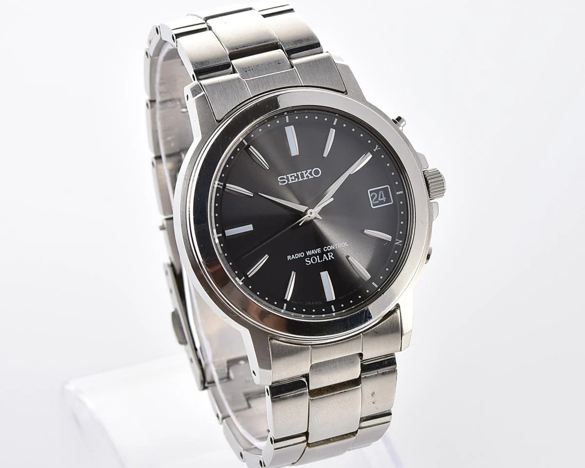 Seiko "Radio Wave Control" Solar JDM Exclusive - light-powered watch with automatic atomic time synchronization