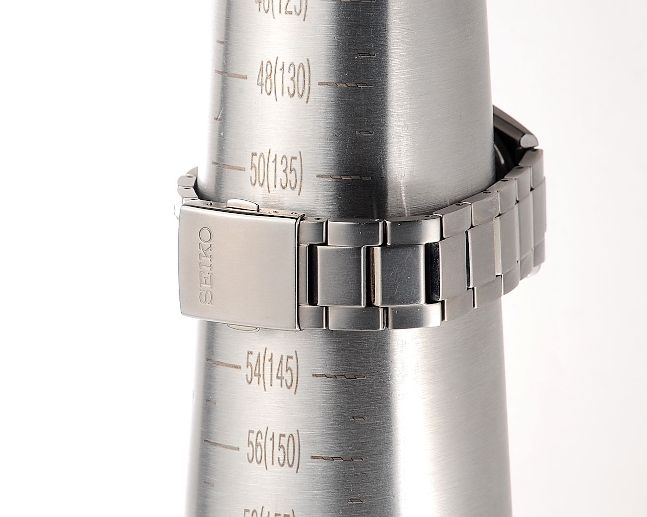 The Seiko Brightz Titanium “Radio Wave Control” JDM Exclusive – light-powered watch with automatic atomic time synchronization