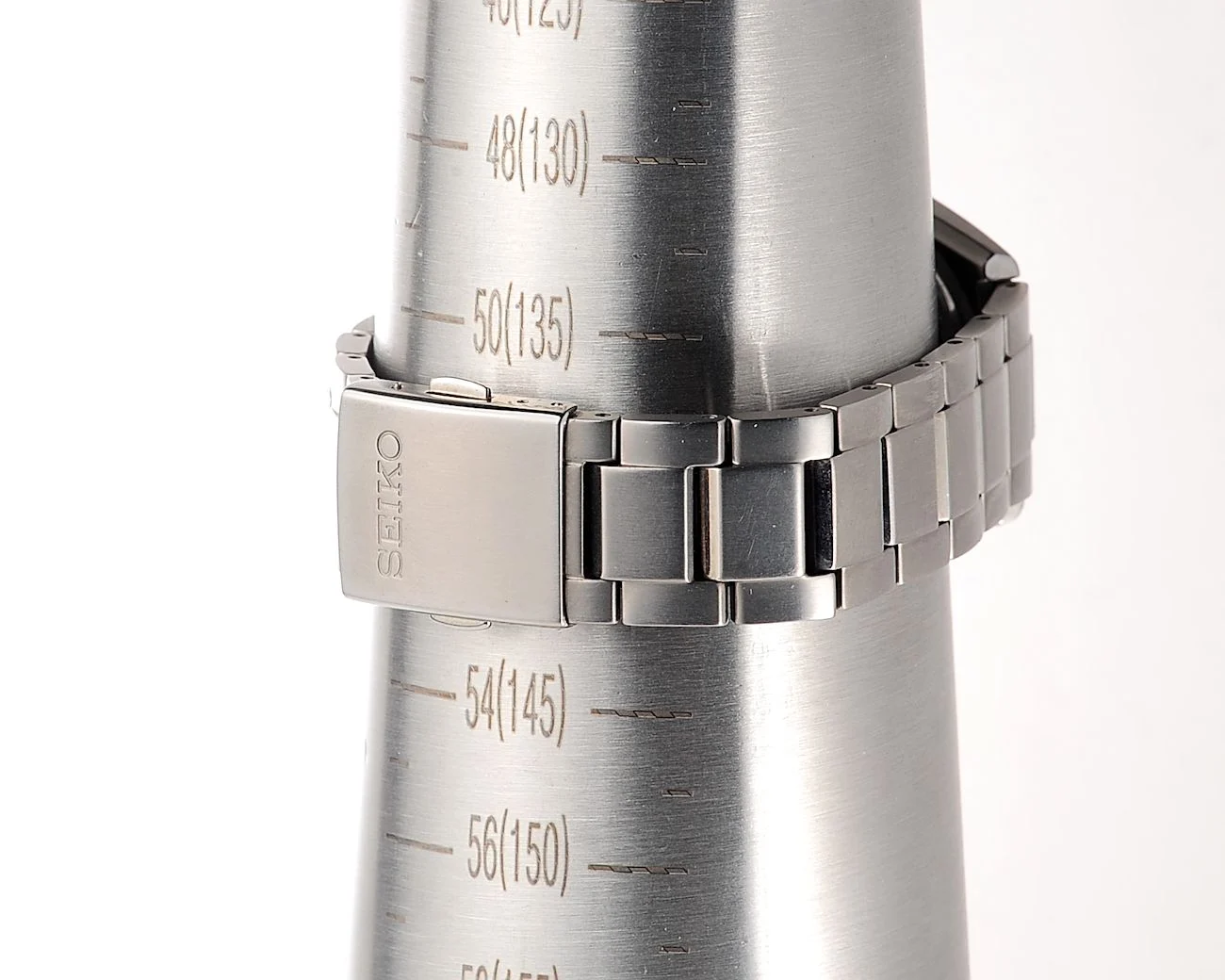 The Seiko Brightz Titanium “Radio Wave Control” JDM Exclusive – light-powered watch with automatic atomic time synchronization