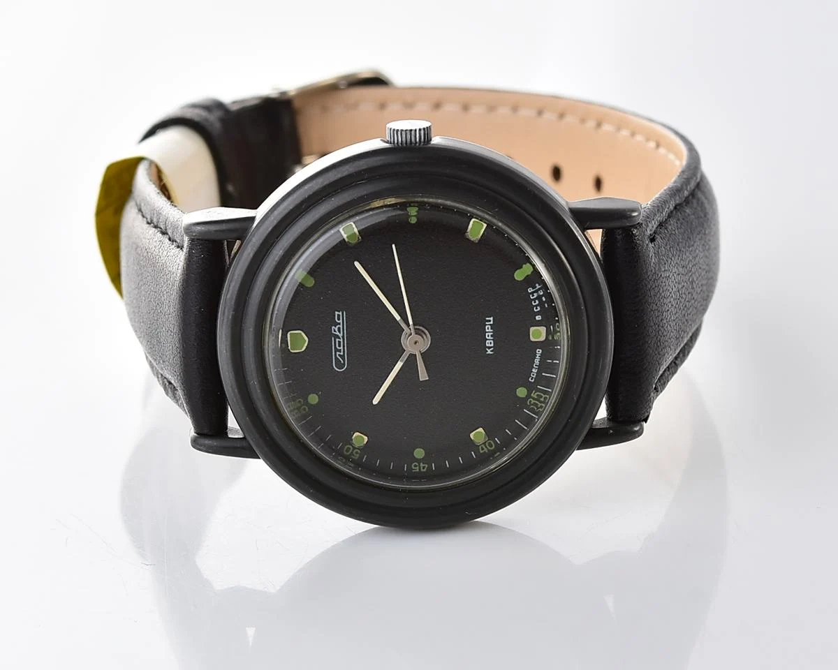 Excellent soviet SLAVA vintage wristwatch with quartz movement