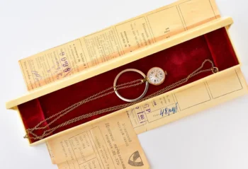 TIME CAPSULE: Chaika vintage Soviet mechanical watch-pendant for ladies