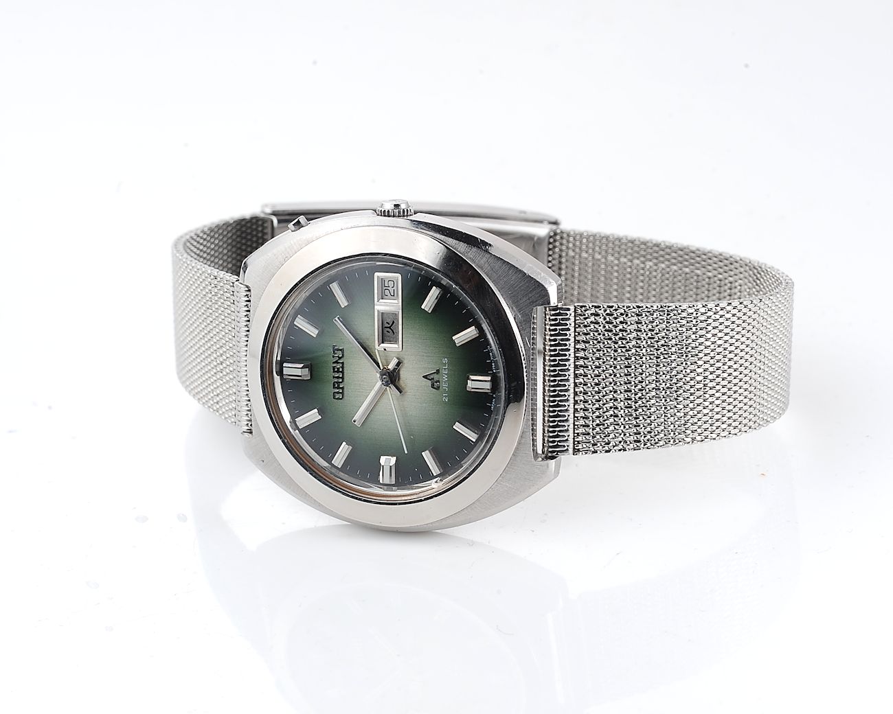 Vintage Orient Chronoace – Green Sunburst Day-Date Automatic from the Early 1970s