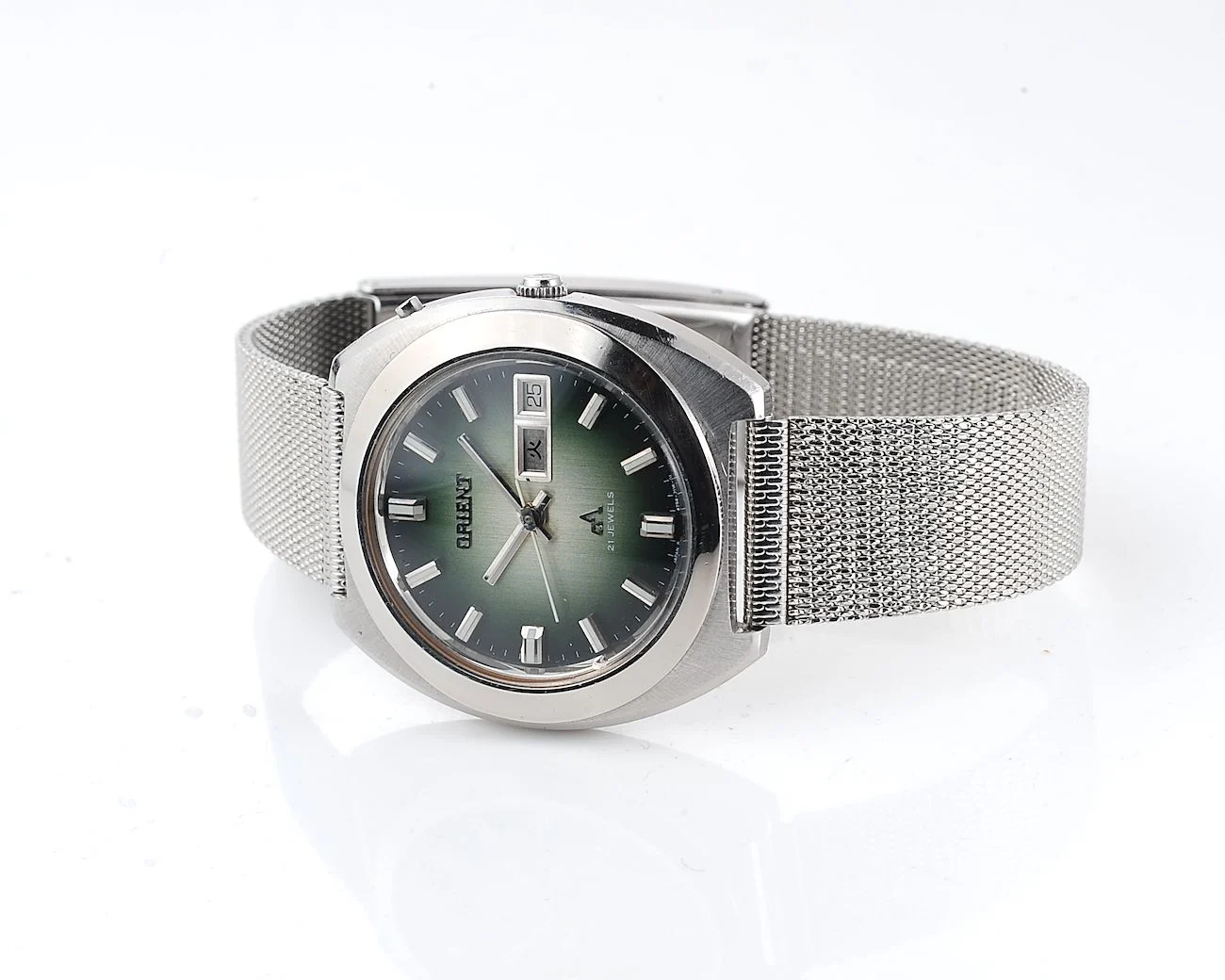Vintage Orient Chronoace – Green Sunburst Day-Date Automatic from the Early 1970s