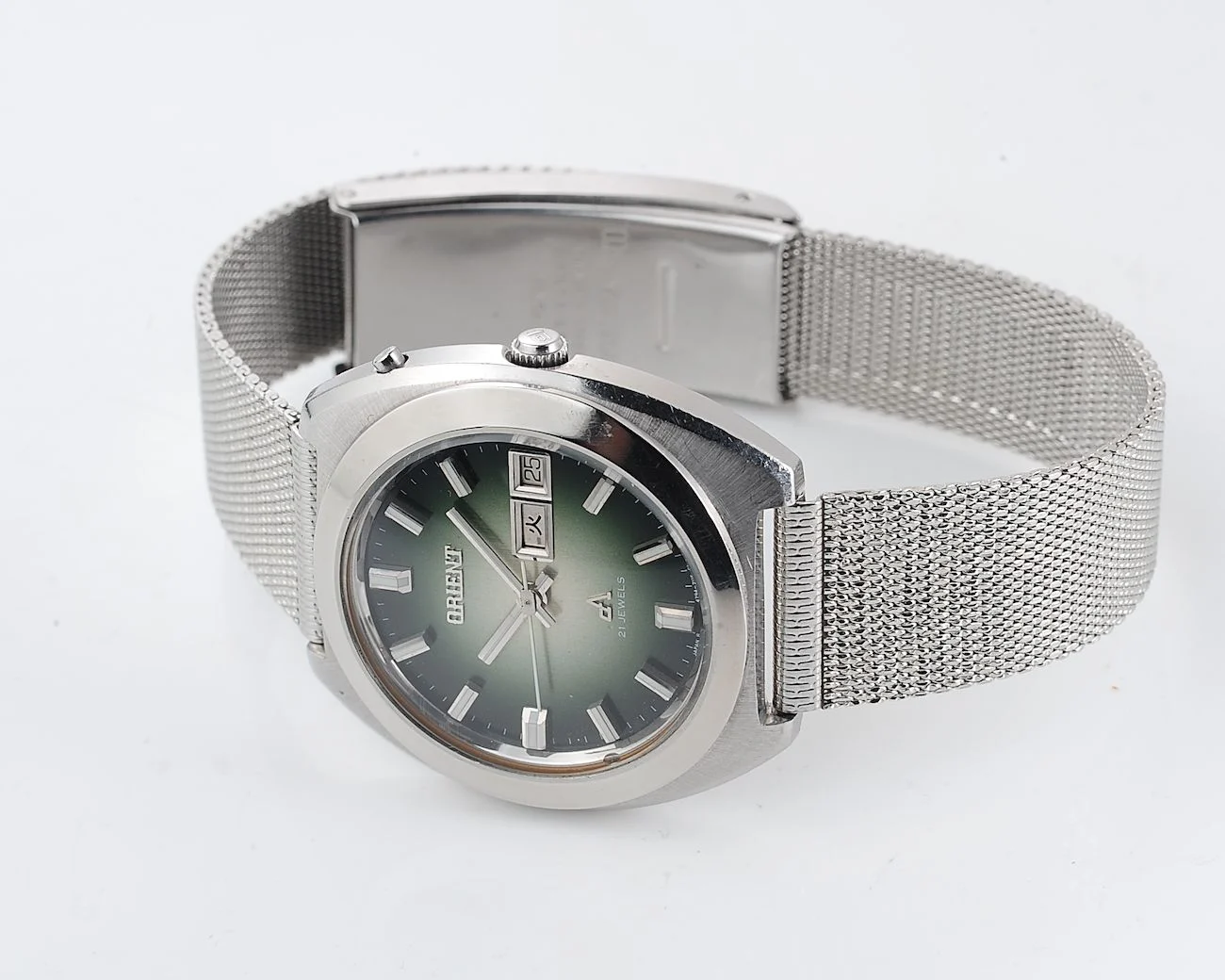 Vintage Orient Chronoace – Green Sunburst Day-Date Automatic from the Early 1970s