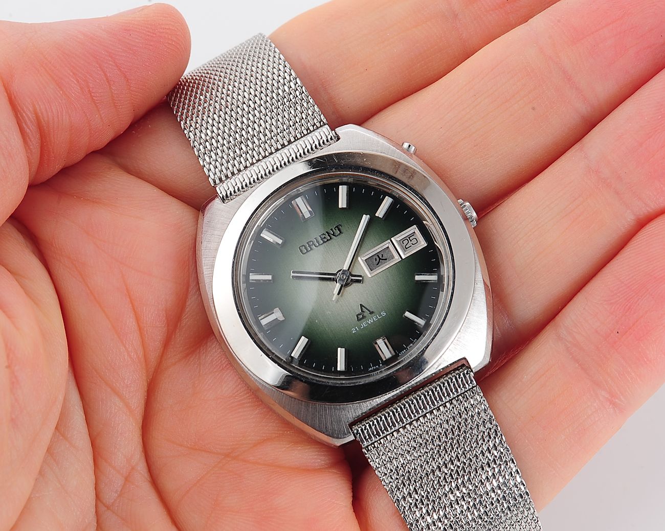 Vintage Orient Chronoace – Green Sunburst Day-Date Automatic from the Early 1970s