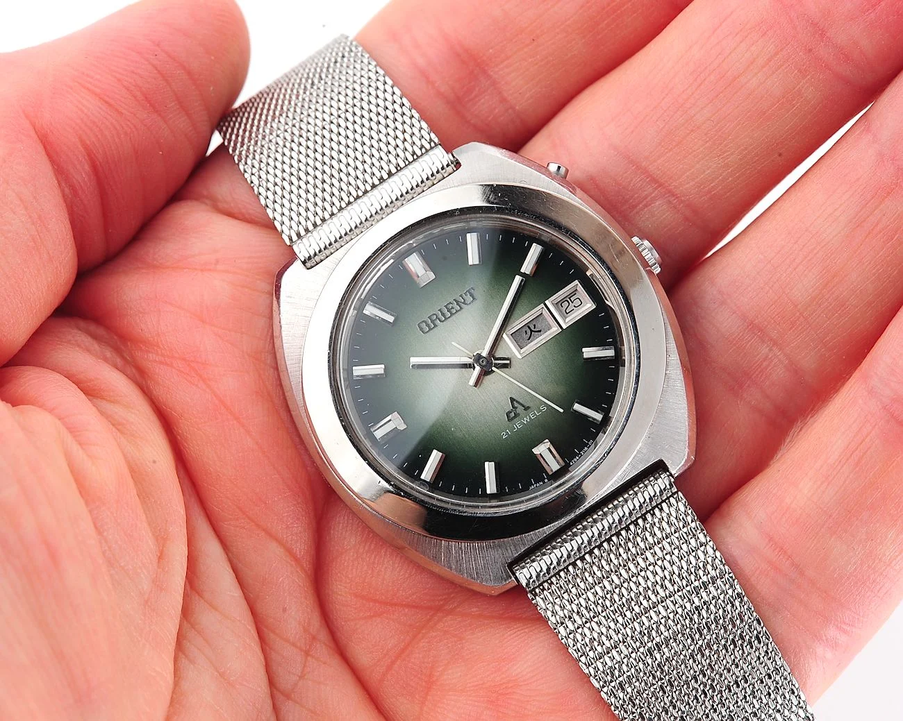 Vintage Orient Chronoace – Green Sunburst Day-Date Automatic from the Early 1970s